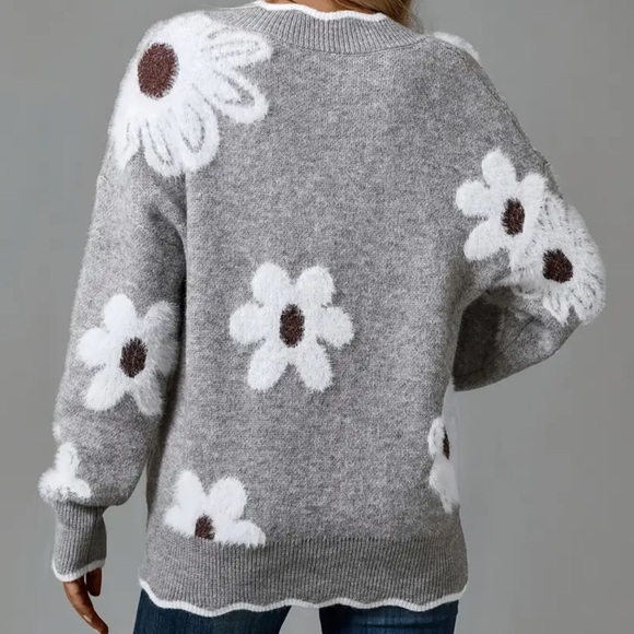 563. Elegant Women's Floral Pattern V Neck Long Sleeve Sweater with Scallop Tri - Picture 2 of 2
